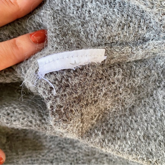 ❄️ CULTURE GREY BLACK GOLD CHEVRON LOOSE FIT KNIT SWEATER! - Picture 13 of 15